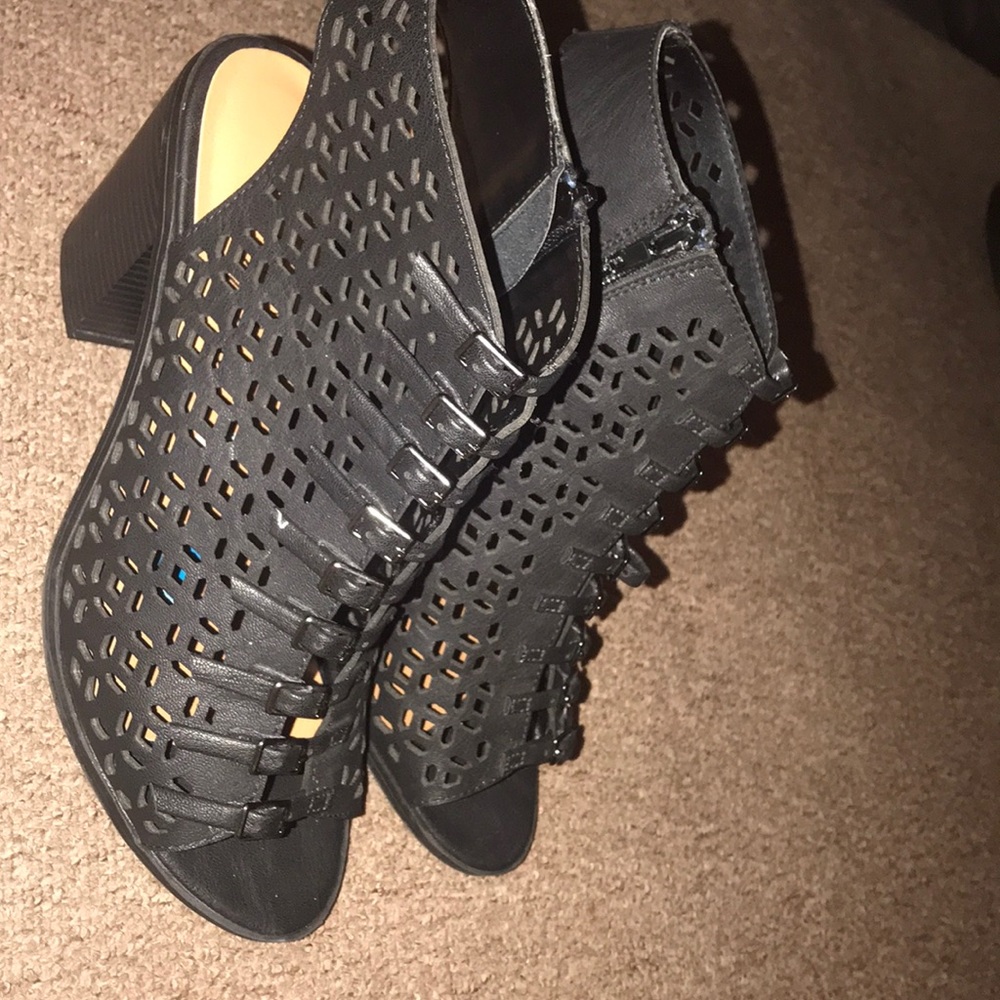 Black wedge heels